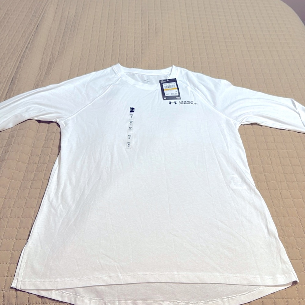 NWT Under Armour L/S tee. Womens Medium